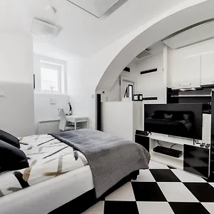 Black And White Apartamento