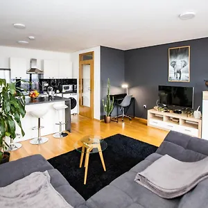 Hermes & 2 Free Garage Secured Parkings Apartman