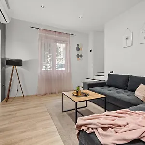 https://apartman-rose-pula.in-istria.net